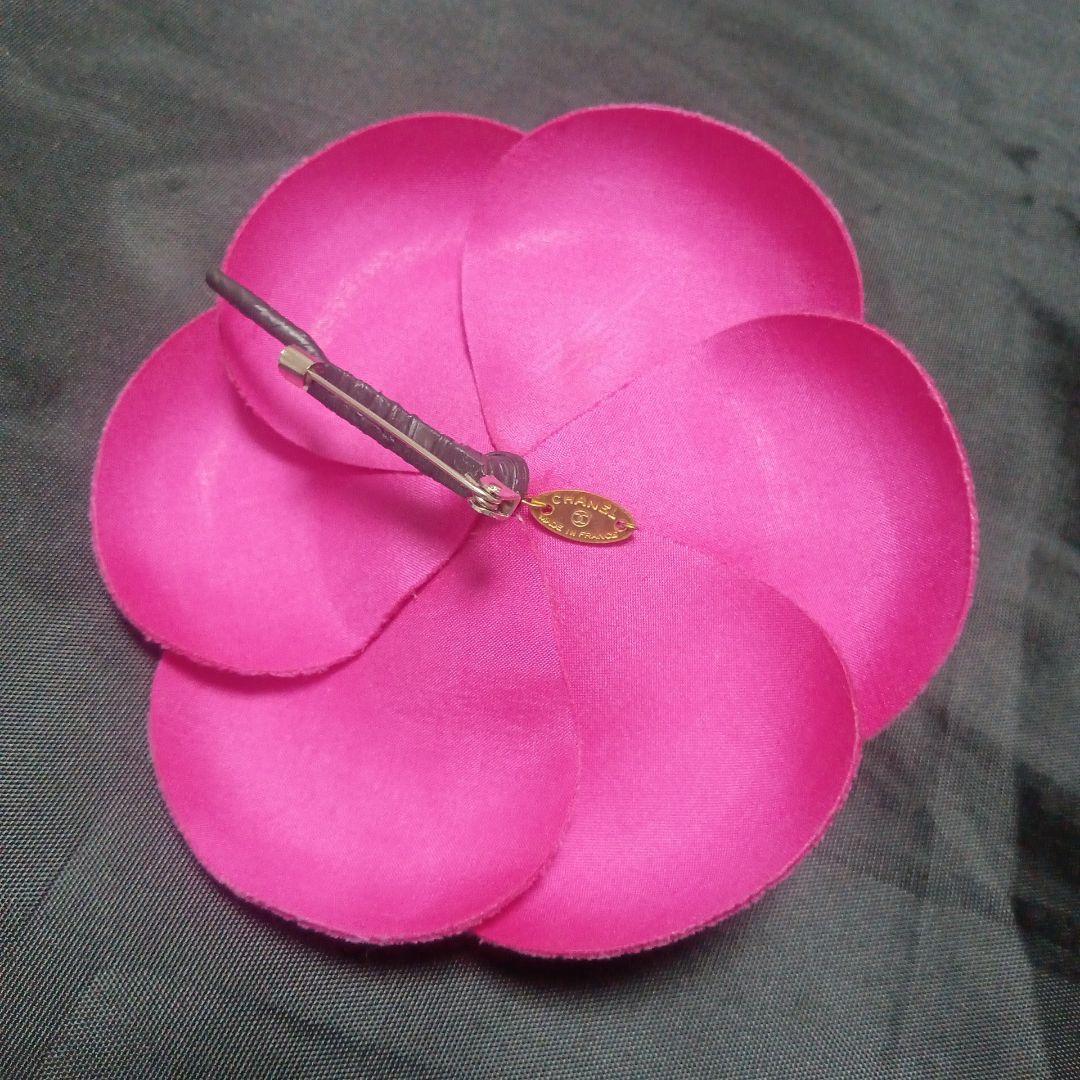 希少 レアカラー CHANEL カメリア　フューシャピンク ブローチ コサージュ