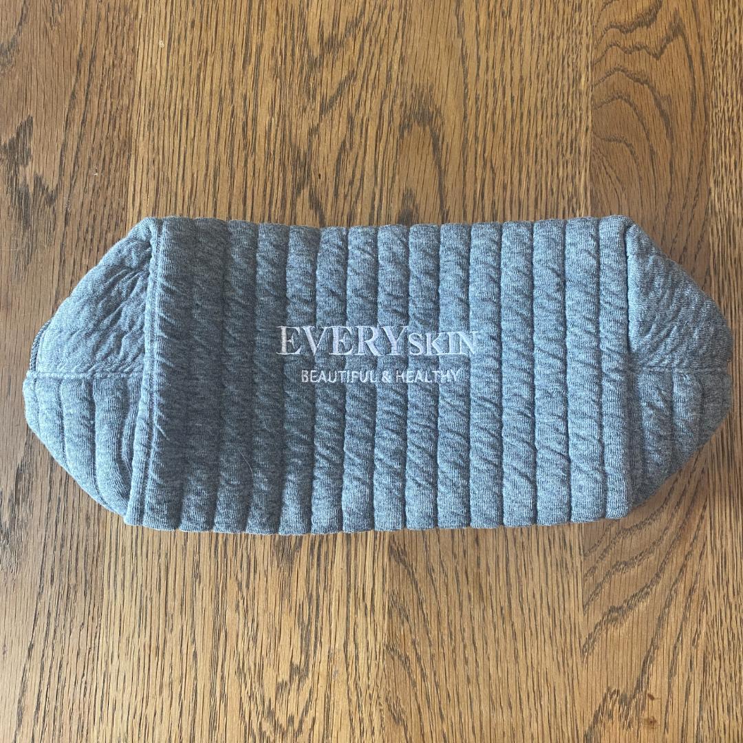 【新品】EVERYSKINのスキンケアアイテム6点＋ポーチ付き