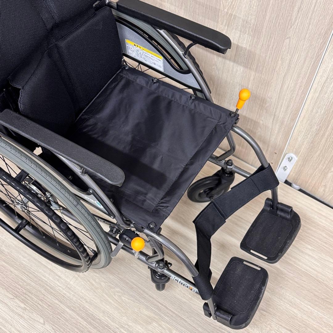 【美品】actmore 自走用 車椅子 介助ブレーキ付き 軽量 折りたたみ