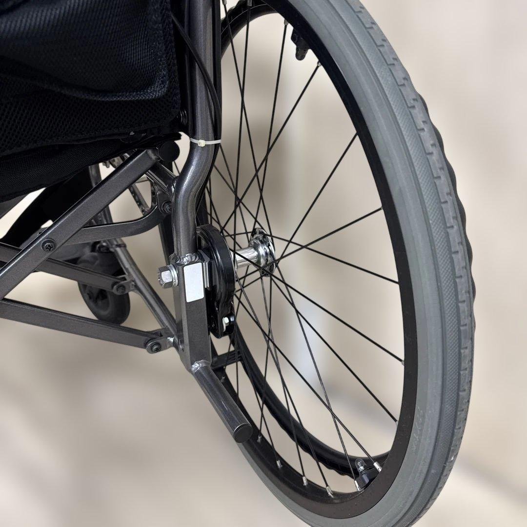 【美品】actmore 自走用 車椅子 介助ブレーキ付き 軽量 折りたたみ