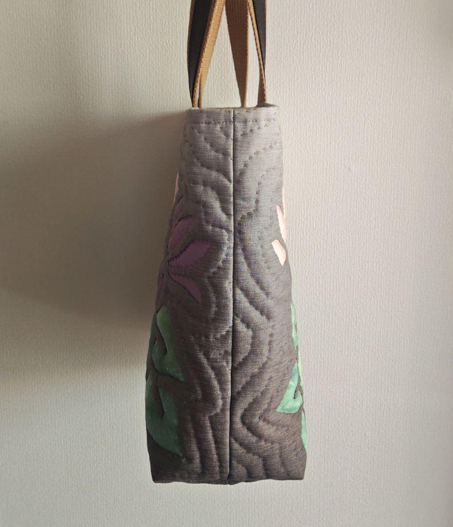 フラワー！ハンドメイド　ハワイアンキルトバッグ　（シクラメン）