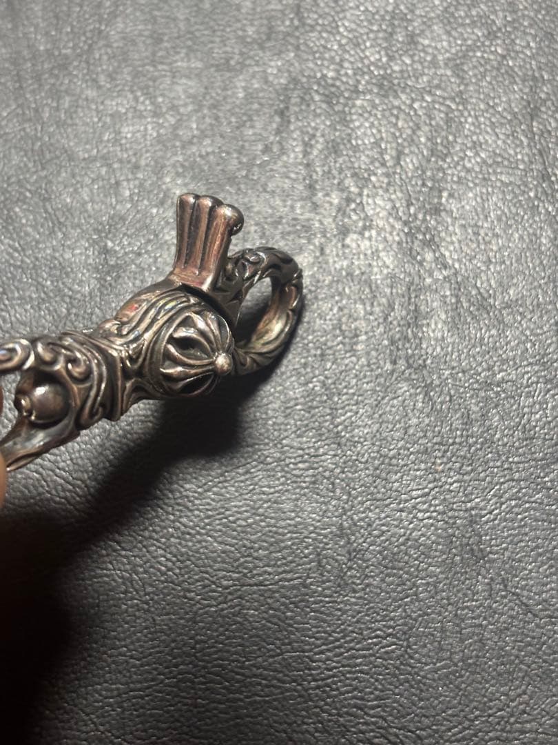 ALZUNI 大サイズナスカンクリップ　クロスボール&唐草モチーフ