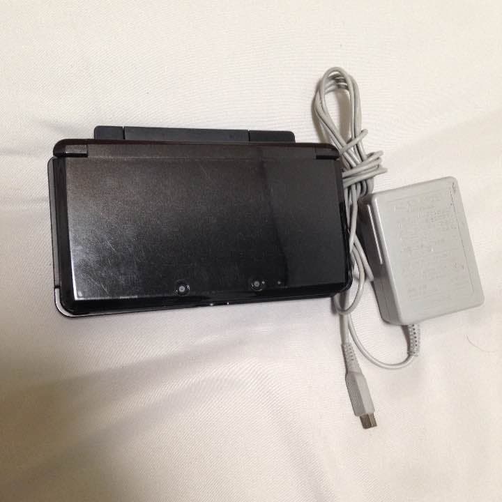 3DS本体と、カセット２つ