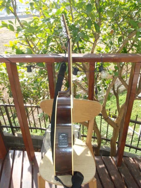 YAMAHA FG-202 赤ラベル　エレアコ装備　ライブでの使用可能。