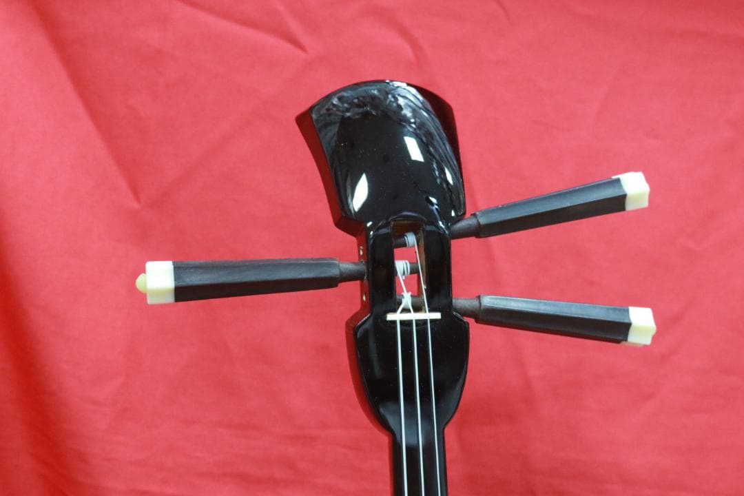 沖縄　エレキ三線（人工皮張り）初心者にもおすすめ　新品未使用　送料無料