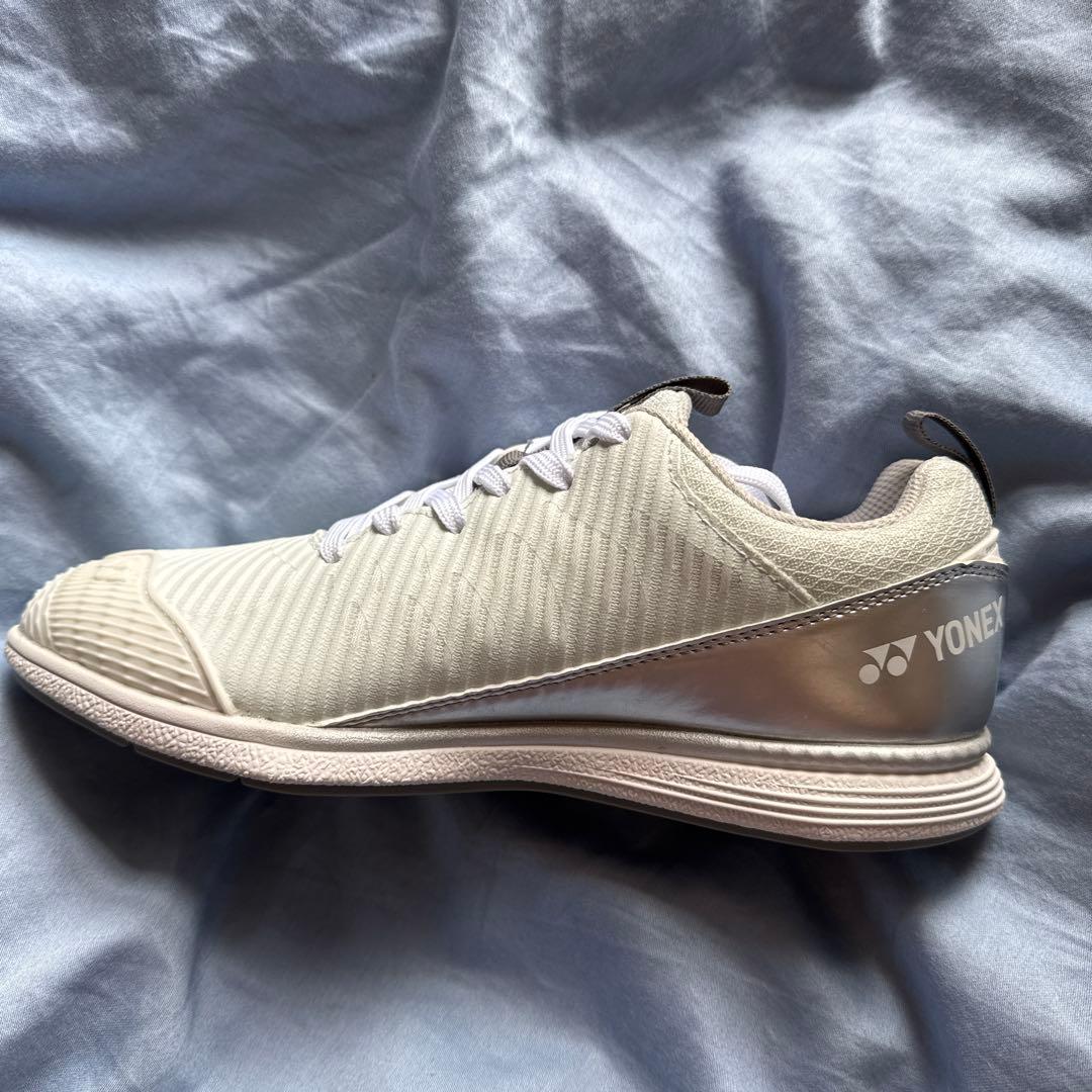 【新品未使用】YONEX スポーツシューズ ホワイト