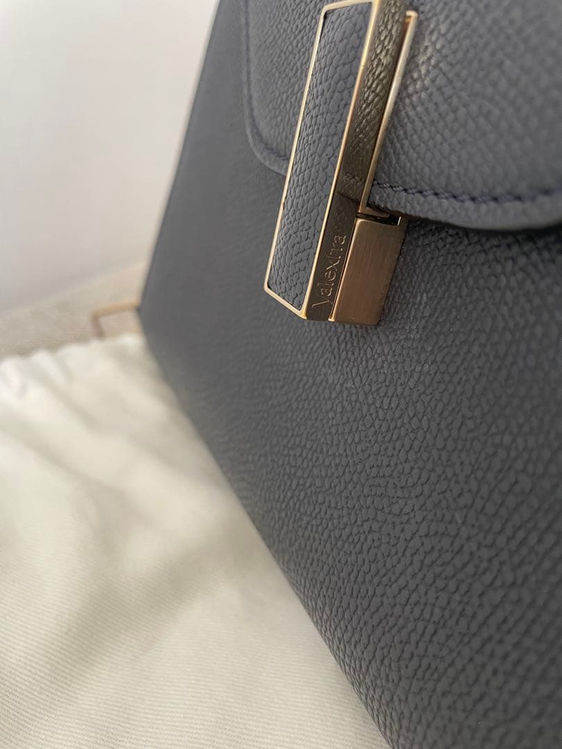 moca様⭐︎ヴァレクストラ Valextra イジィデ｜ミディアム｜ネイビー