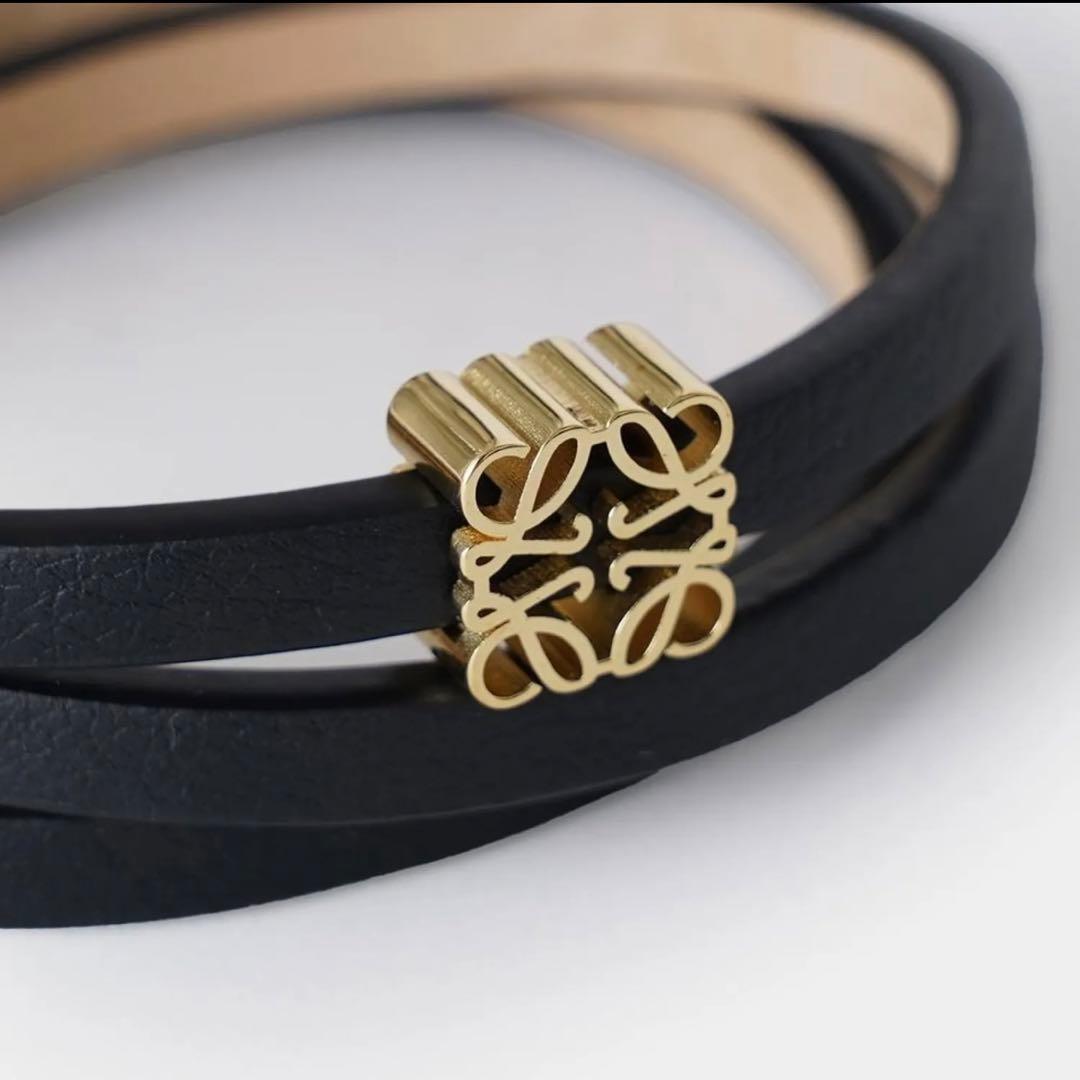 人気　品薄　LOEWE ロエベ　 ツイスト カーフ バングル　黒　ブラック　ロゴ