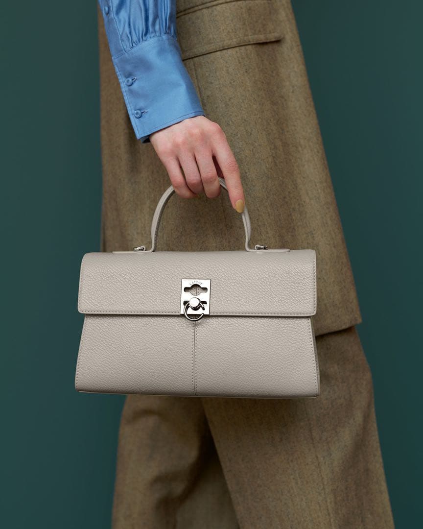 ま*め様 ❤️良品❤️CAFUNE MEDIUM STANCE SMOKE バッ