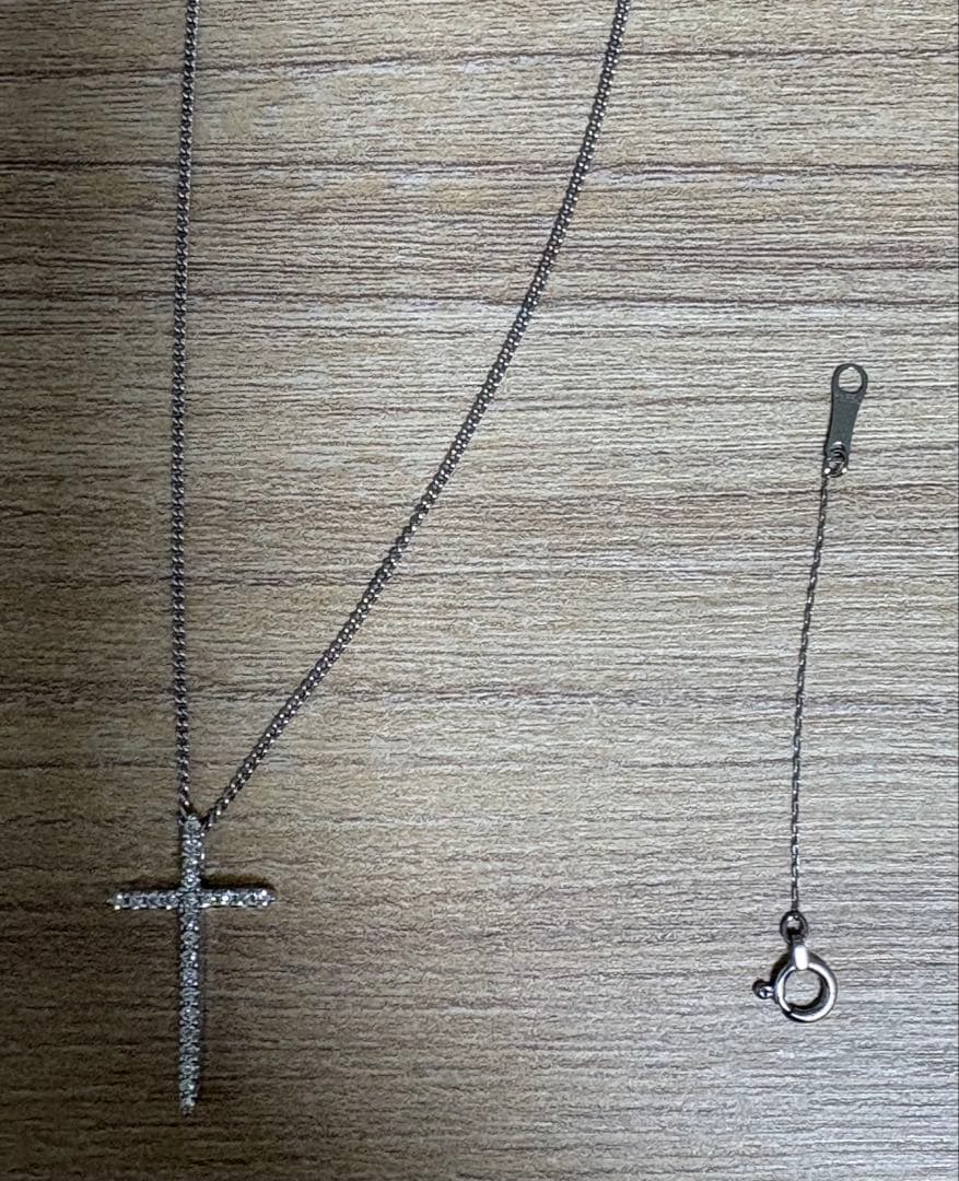 エステール　ダイヤクロスネックレス