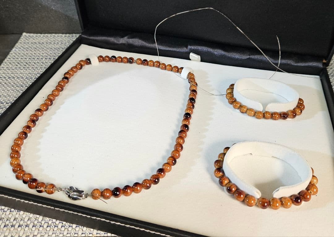 タイガーアイ　ネックレス　ブレスレット×2　3点セット　ケース入り　虎目石