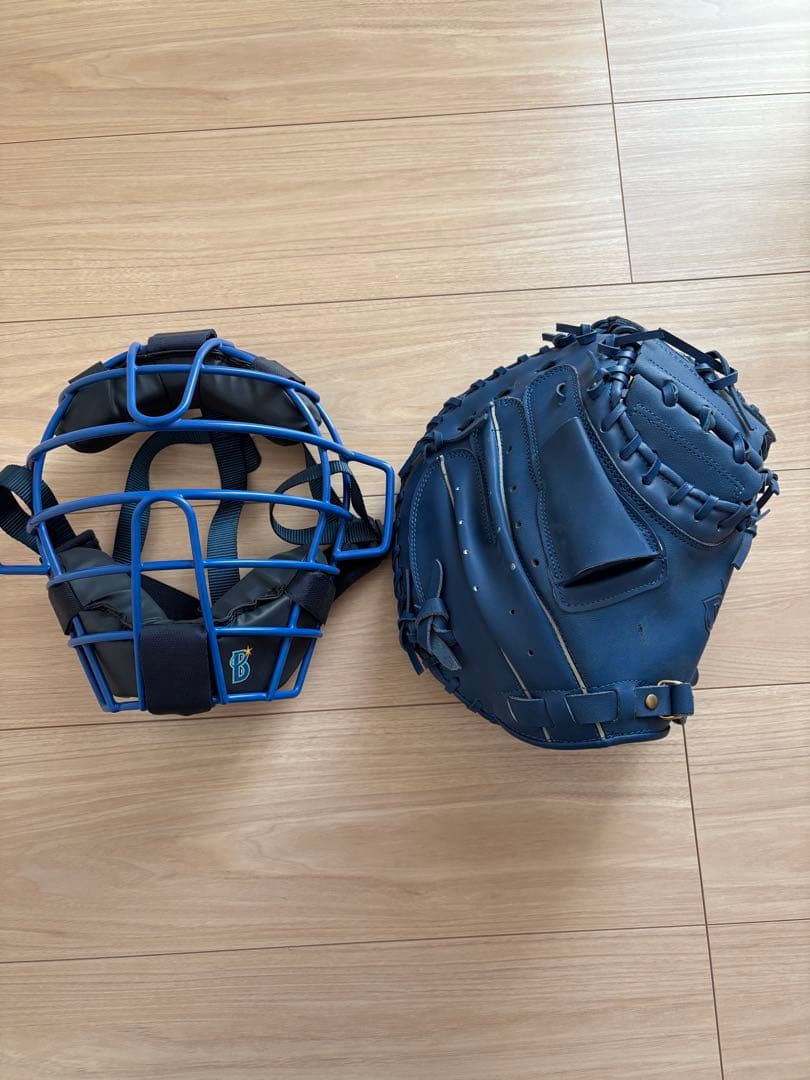 ベイスターズファンクラブ限定！キャッチャーミットとマスクのセット出品