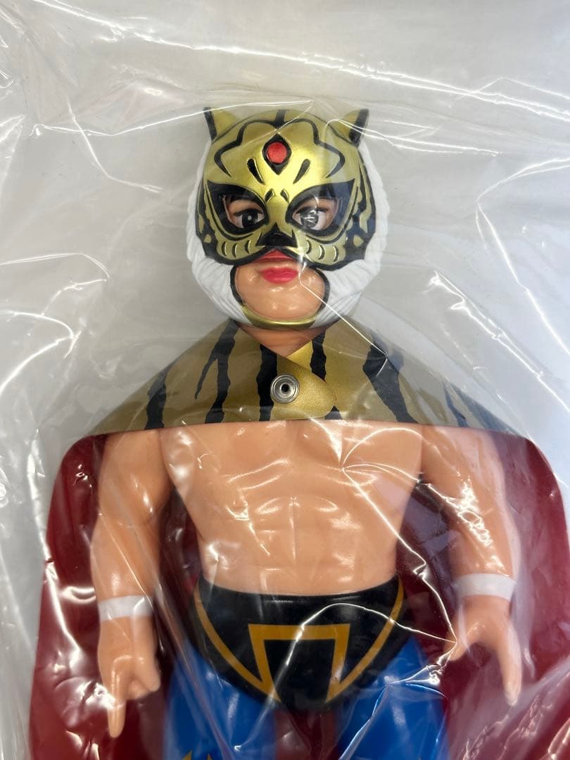 メディコムトイ ソフビ・ファイティングシリーズ 初代タイガーマスク（ゴールド版）