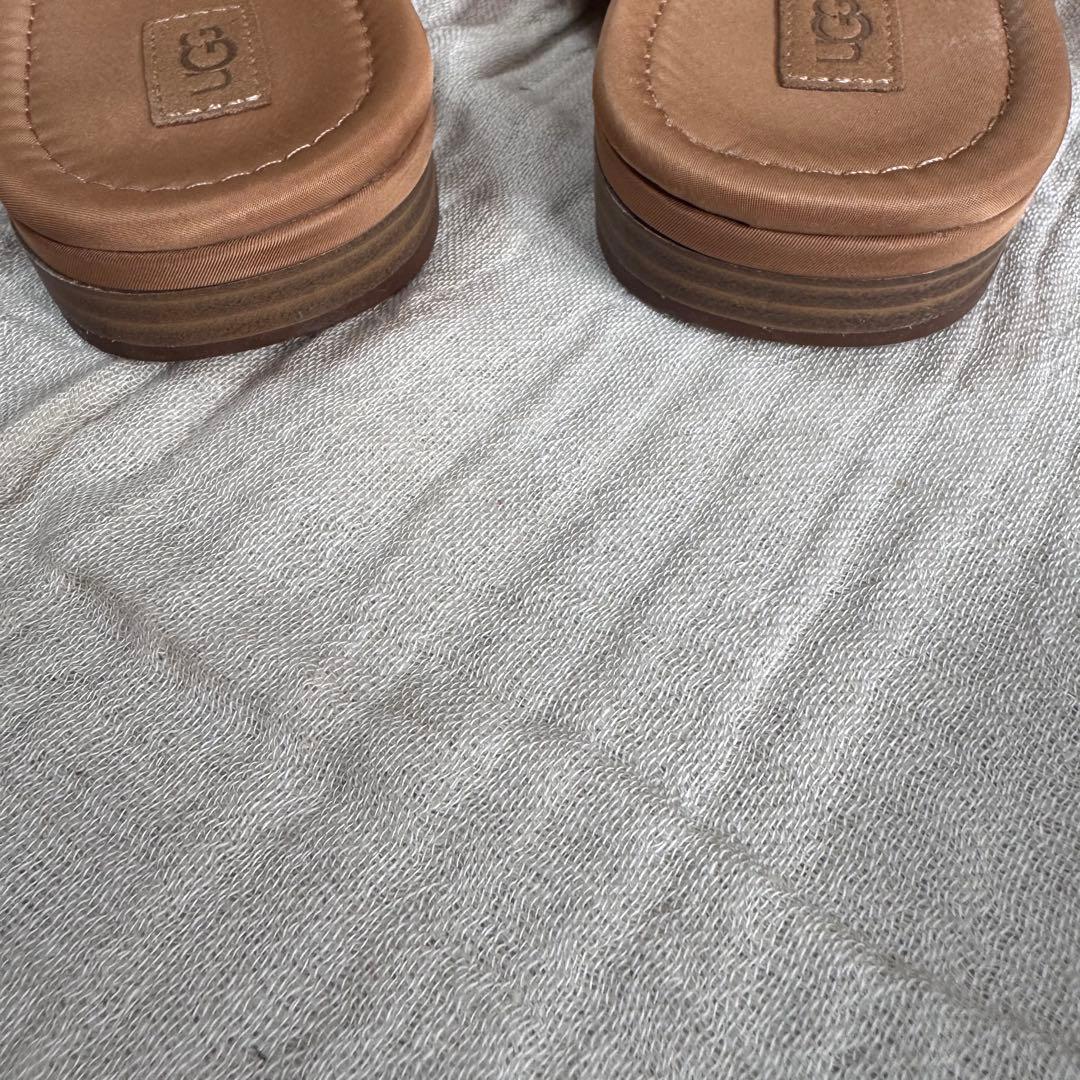 美品　UGG アグ　ジャナヤコージーミュール　サンダル