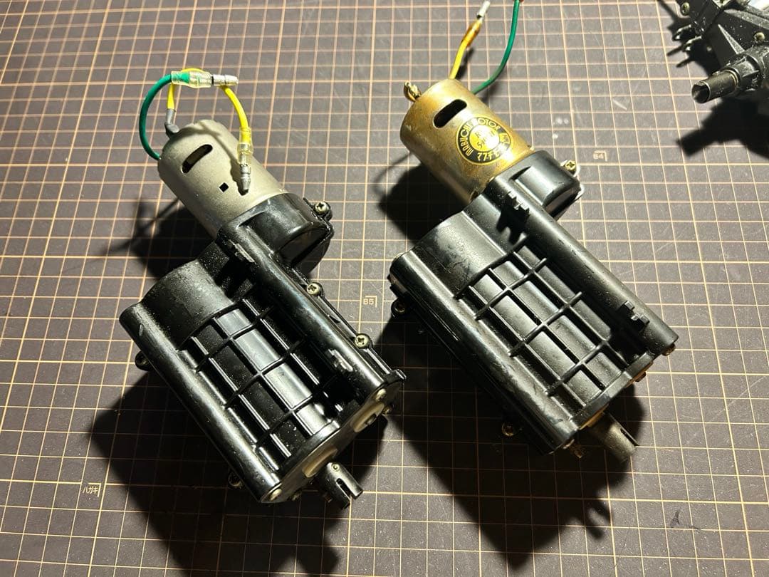 タミヤ1/14 ギアボックス 2つ、リアアクスル サスペンションセット