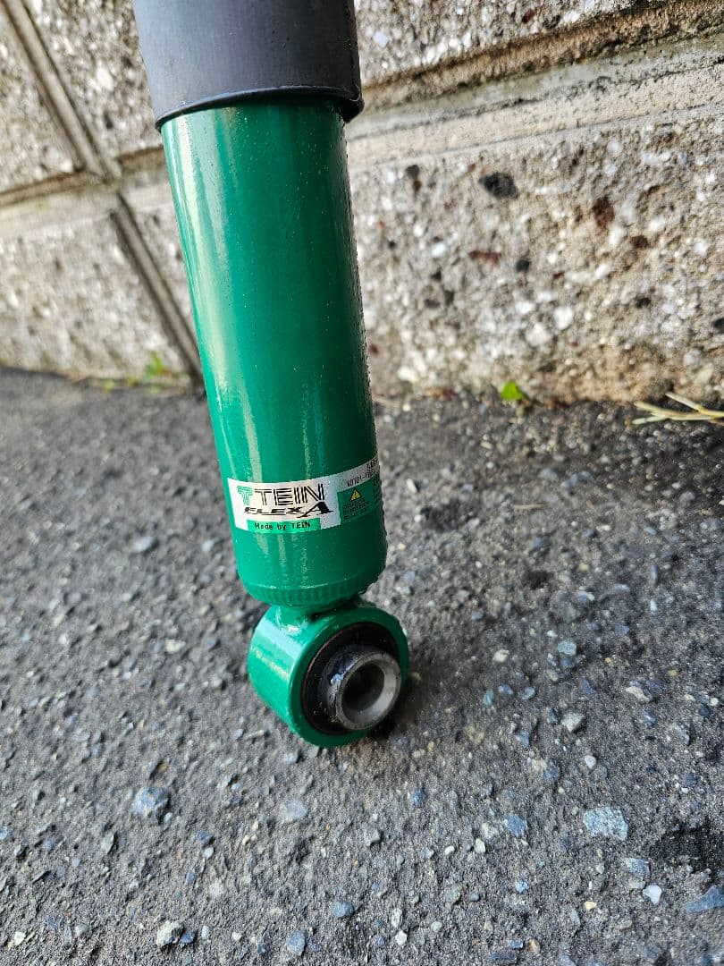 プリウス 50系 TEIN FLEXA リアショックのみ