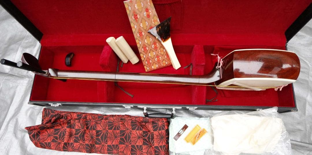 ■高級三味線■細棹 紅木 綾杉胴 バチ、ハードケース付き