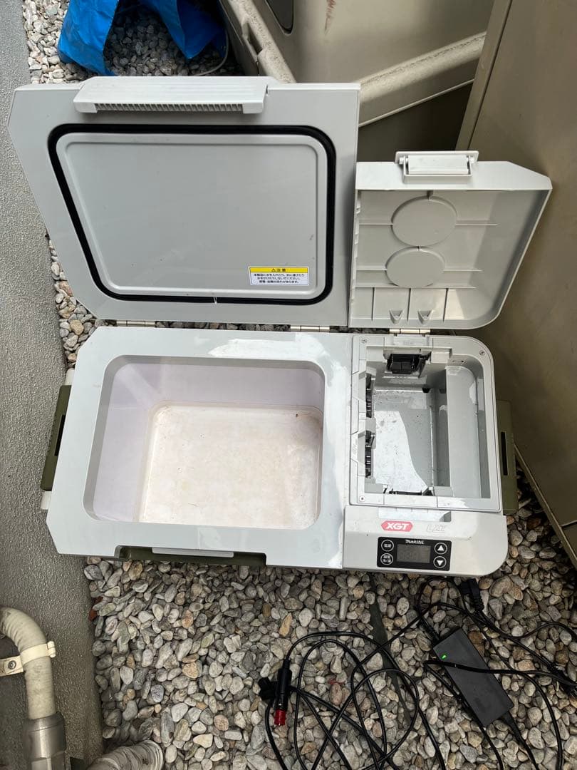 (h) マキタ　充電式保冷温庫　CW001G