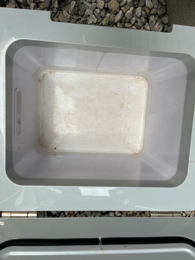 (h) マキタ　充電式保冷温庫　CW001G