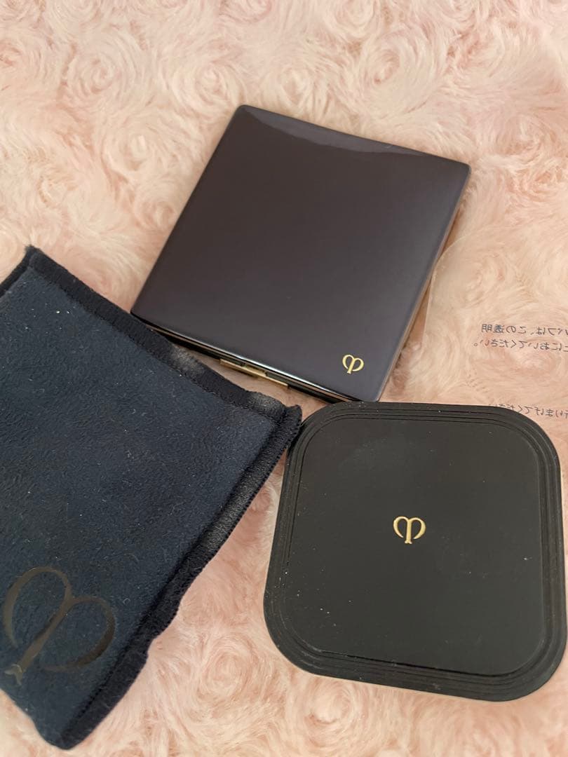 クレドポーボーテ　プードルコンパクトエサンシエル　（エレガントスリム）