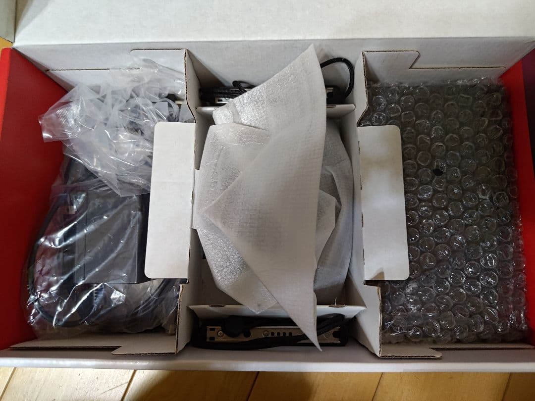 Switch本体(32ギガSDカード付き)とヘッドセット、コントローラセット