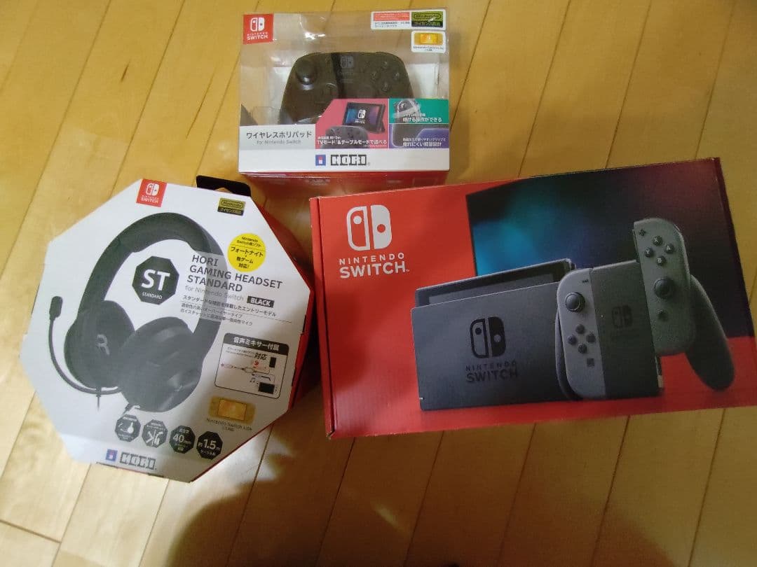 Switch本体(32ギガSDカード付き)とヘッドセット、コントローラセット