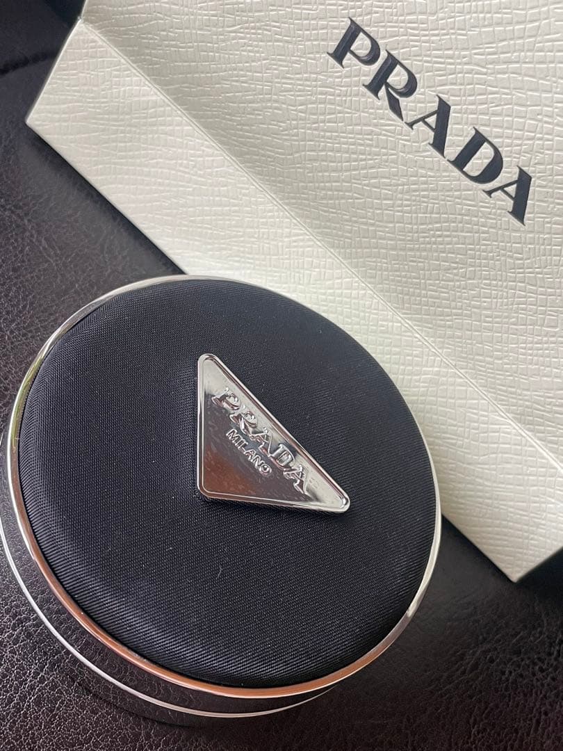 【最終値下げ】PRADA クッションファンデーション LC5新品未使用