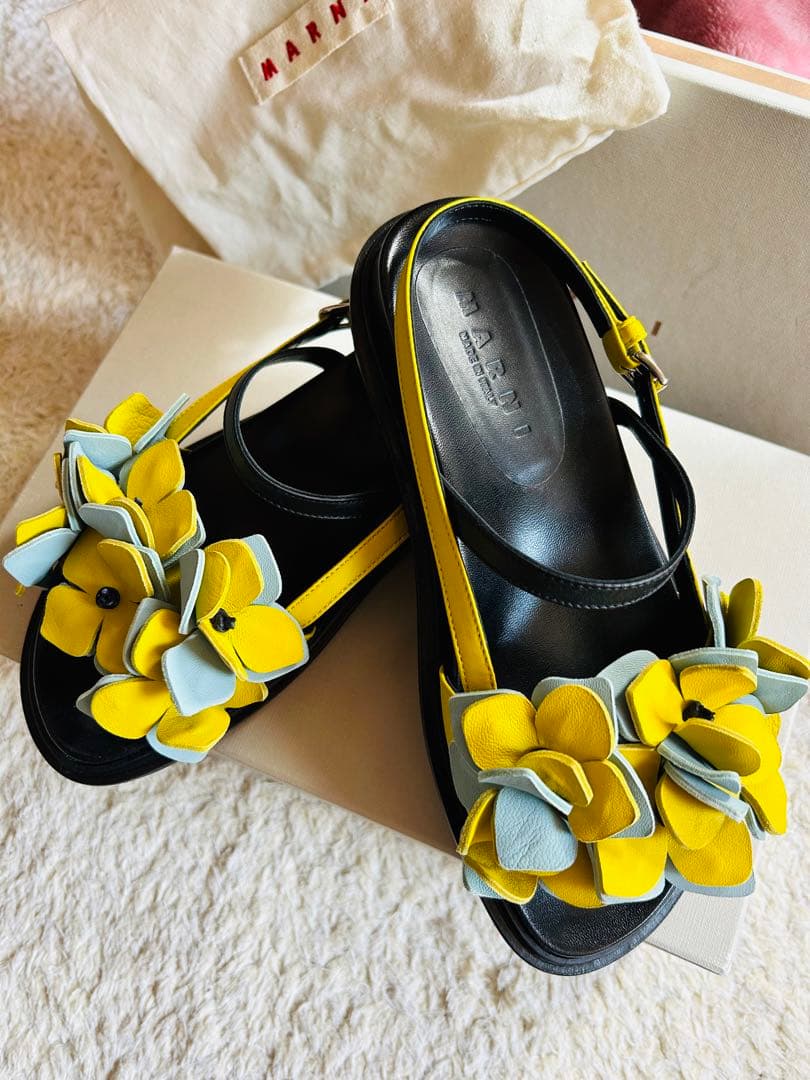 MARNIのフラワーサンダル