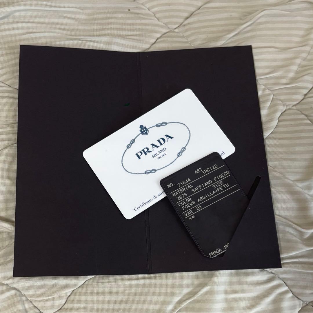 【匿名配送】PRADA 名刺入れ 証明書付