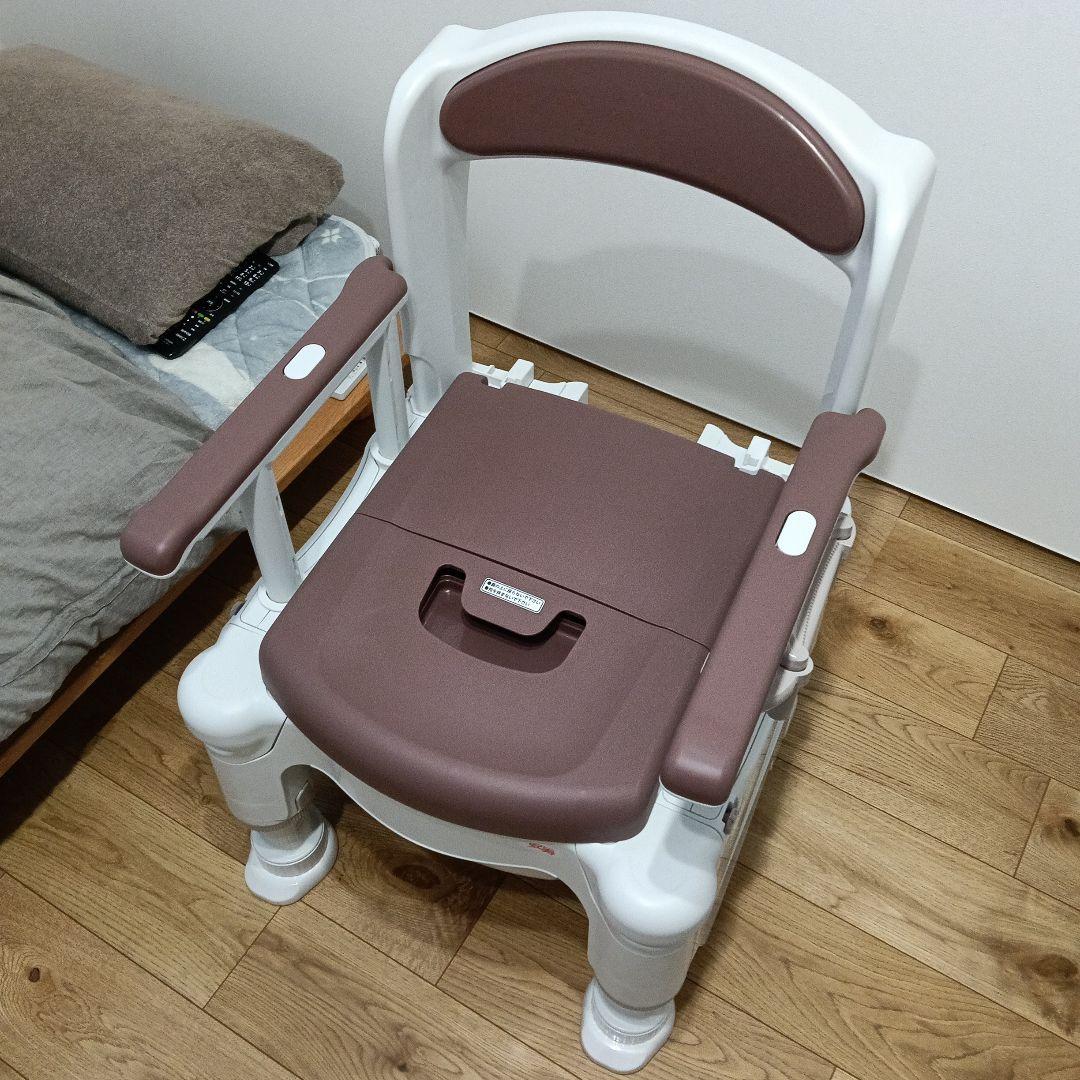 ポータブルトイレ アームレスト付き ブラウン/ホワイト アロン化成　FX-30S