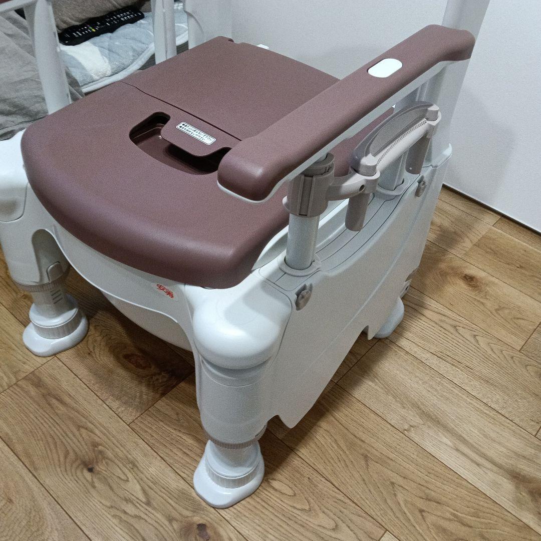 ポータブルトイレ アームレスト付き ブラウン/ホワイト アロン化成　FX-30S