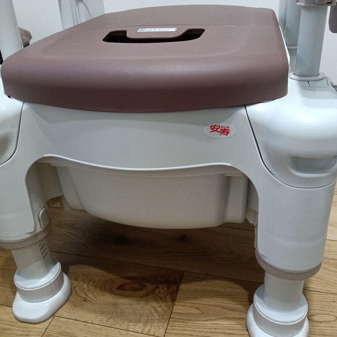 ポータブルトイレ アームレスト付き ブラウン/ホワイト アロン化成　FX-30S