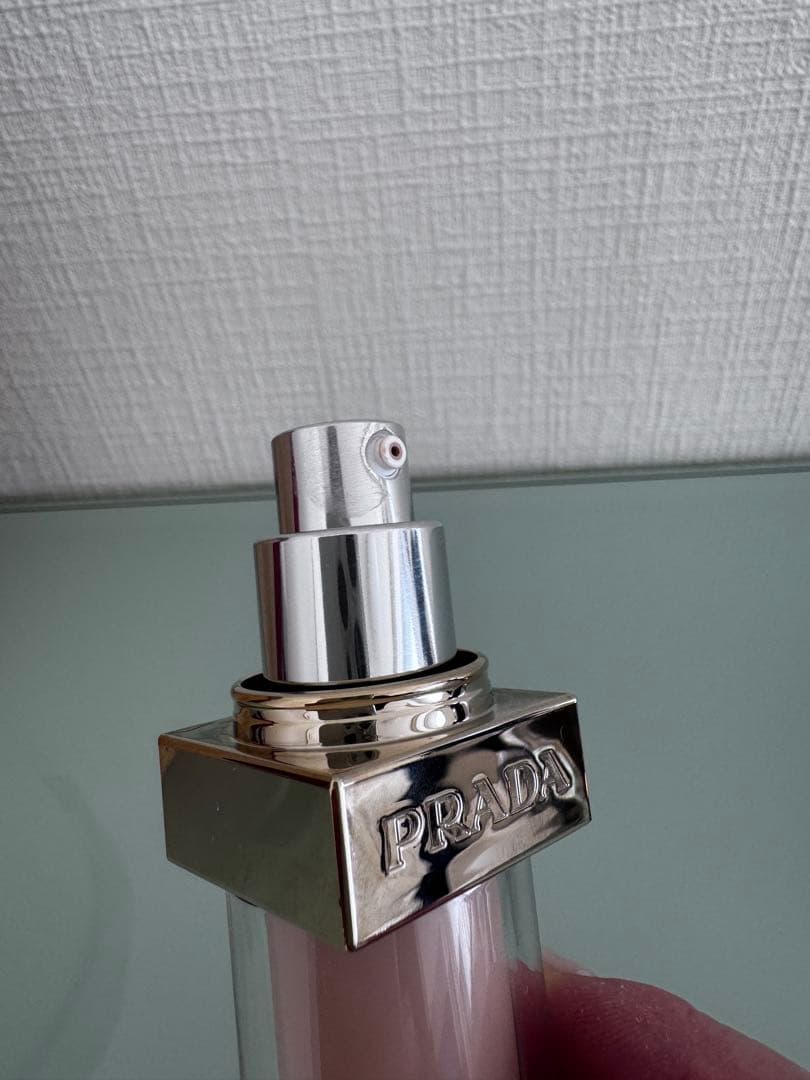 PRADA リヴィールスキン ファンデーション LC5