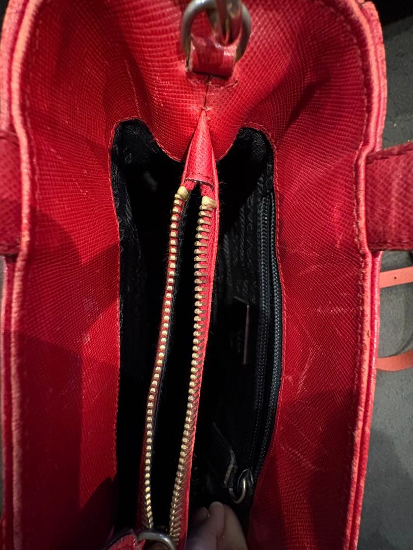 み*の様 プラダ　トートバック　赤