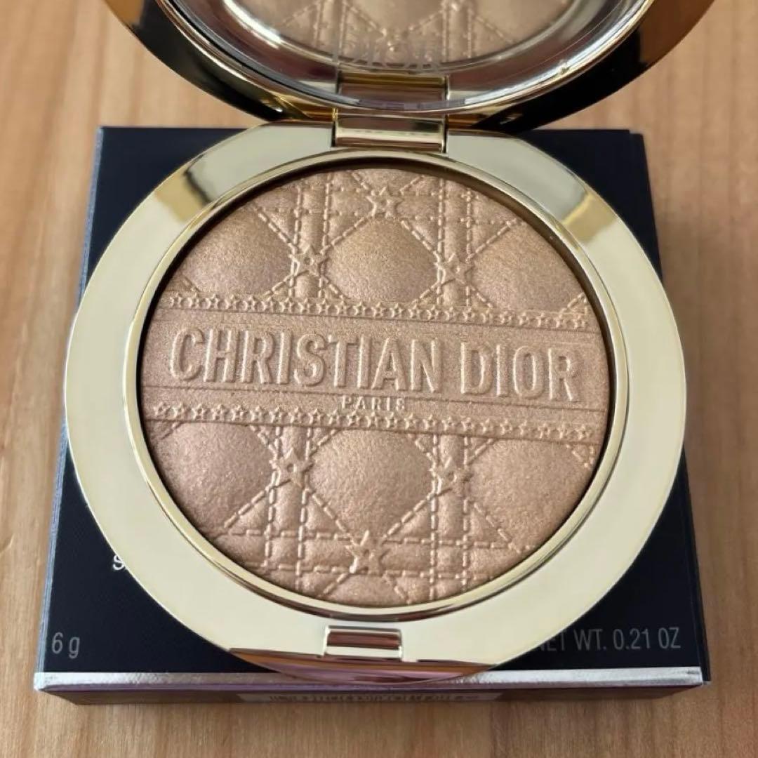 新品　ディオールスキン フォーエヴァー グロウ ルミナイザー 001