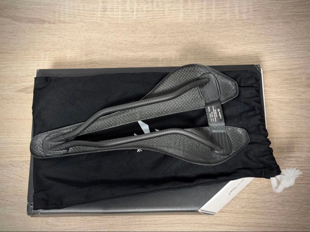 新品 Berk Lupina UD 132mm カーボン サドル 軽量 78g!