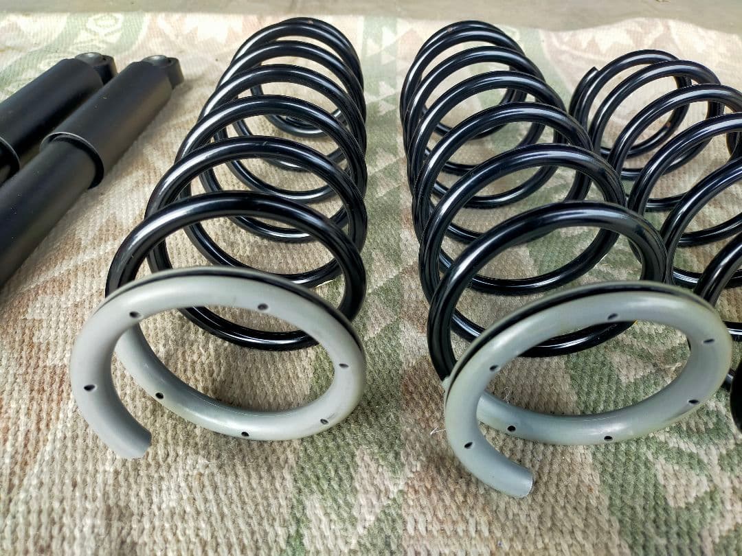 ジムニー　JB64 純正サスペンション　1台分　新車外し