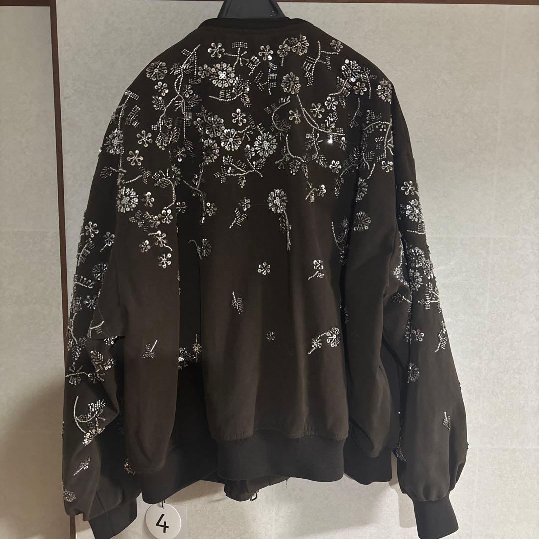 THE Yon ブルゾン アウター ビジューアクセントジップアップブルゾン