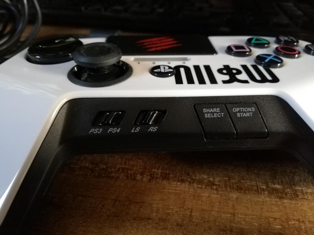 ストリートファイター V ファイトパッドプロ　マッドキャッツ