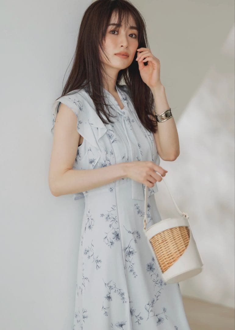 専用Apuweiser-riche ボウタイ プリント ナローワンピース