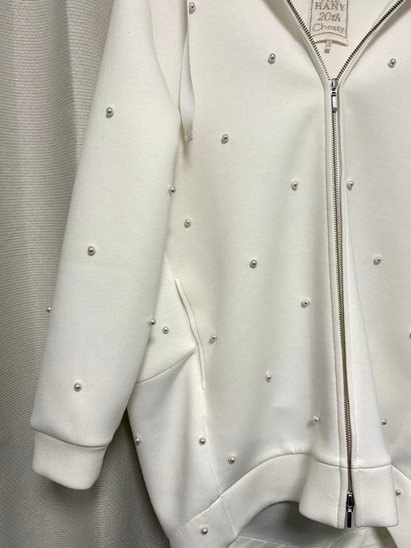 THE HANYコラボ 20th Chesty パール装飾フード付きパーカー