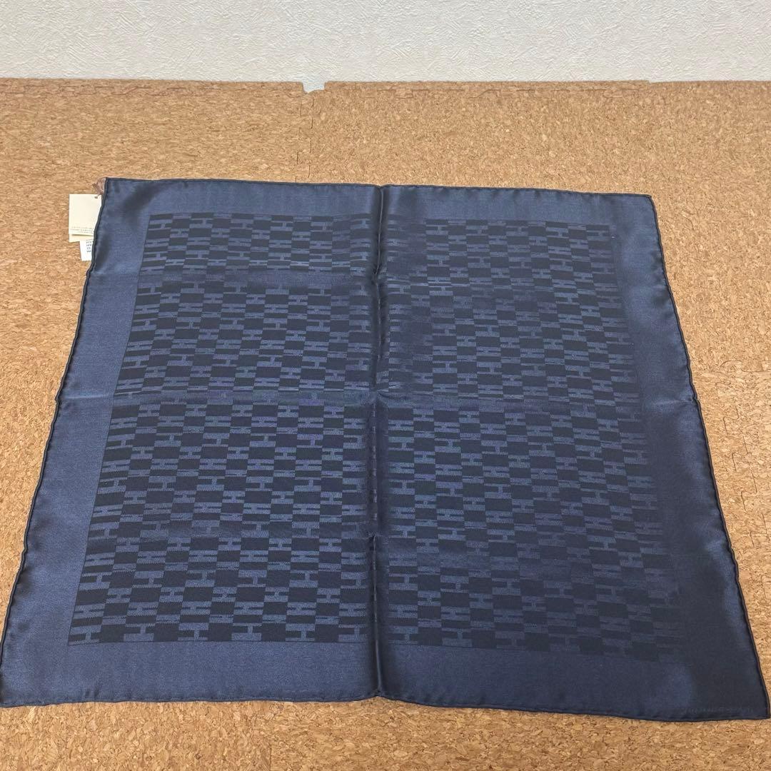 未使用箱付タグ付　エルメス　カレ45 グランH ポケットチーフ