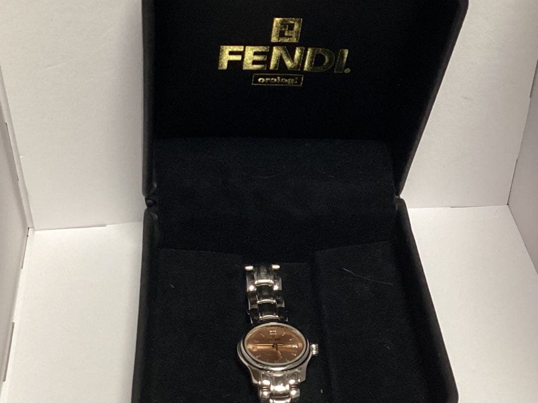 美品稼働品FENDI アナログ時計 シルバー/ブラウン本物
