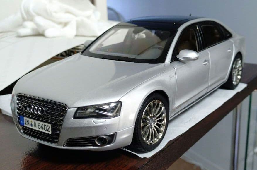 1/18 Audi A8 L W12 アウディA8