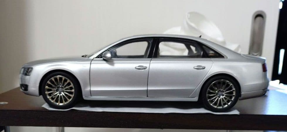 1/18 Audi A8 L W12 アウディA8