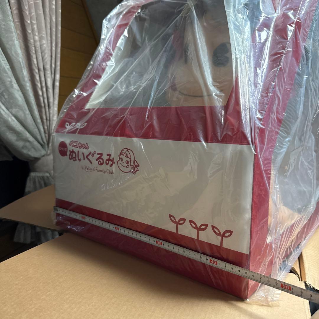 ペコちゃん 巨大ぬいぐるみ