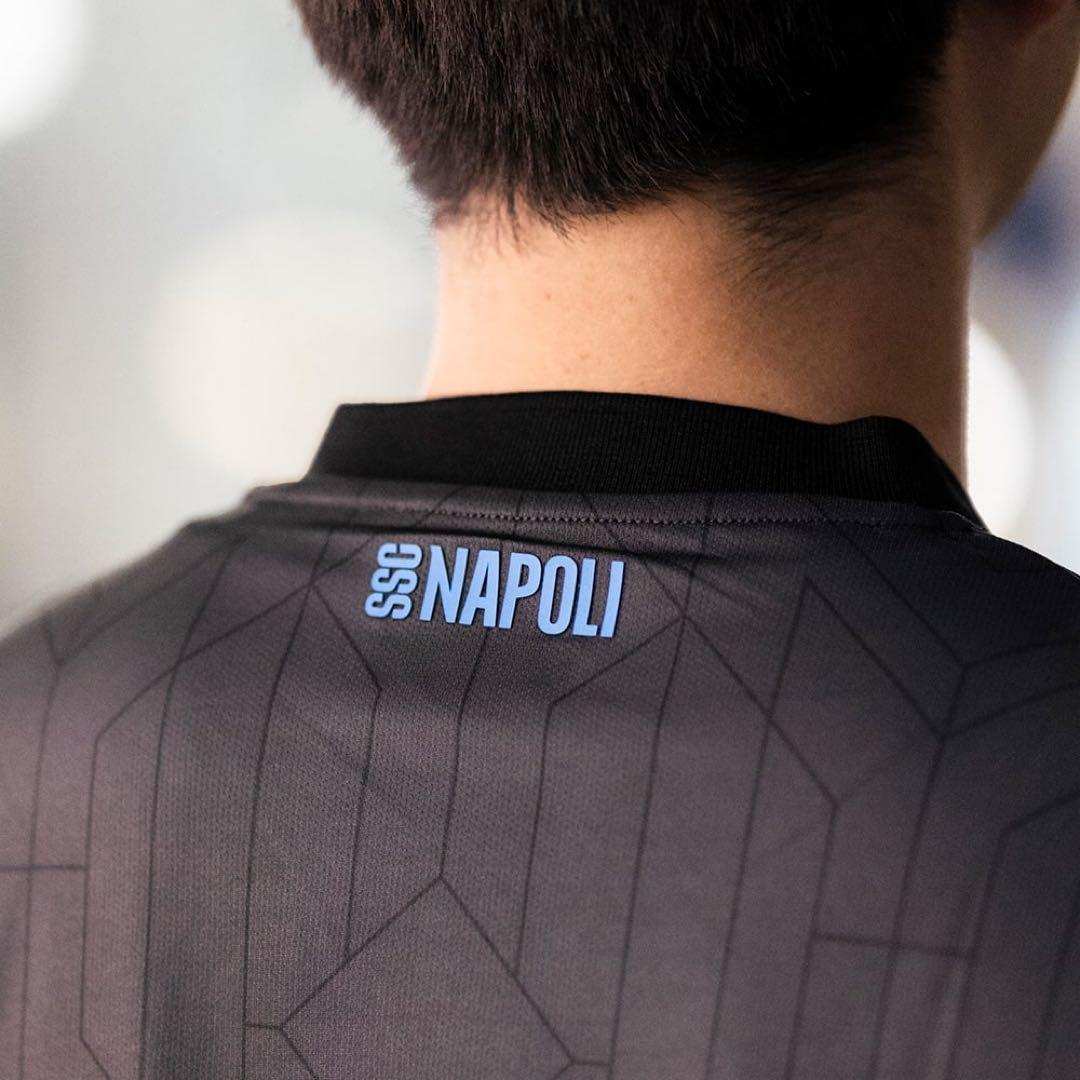 新品タグ付き 正規品 24/25 ナポリ EA7 3rd ユニフォームLサイズ