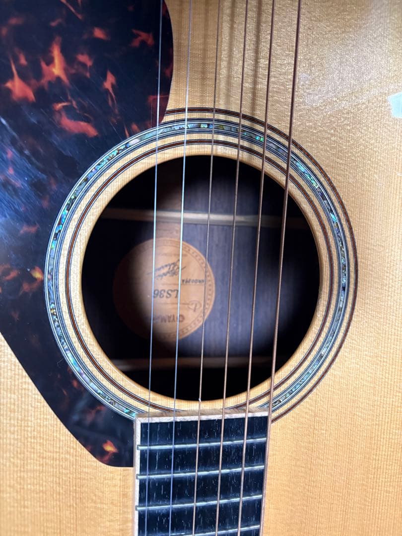 まみ。アコースティックギター ヤマハLS36 ハードケース付き