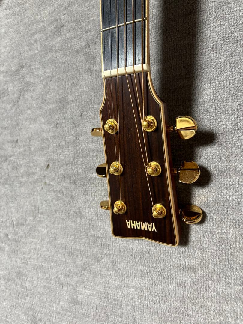 まみ。アコースティックギター ヤマハLS36 ハードケース付き