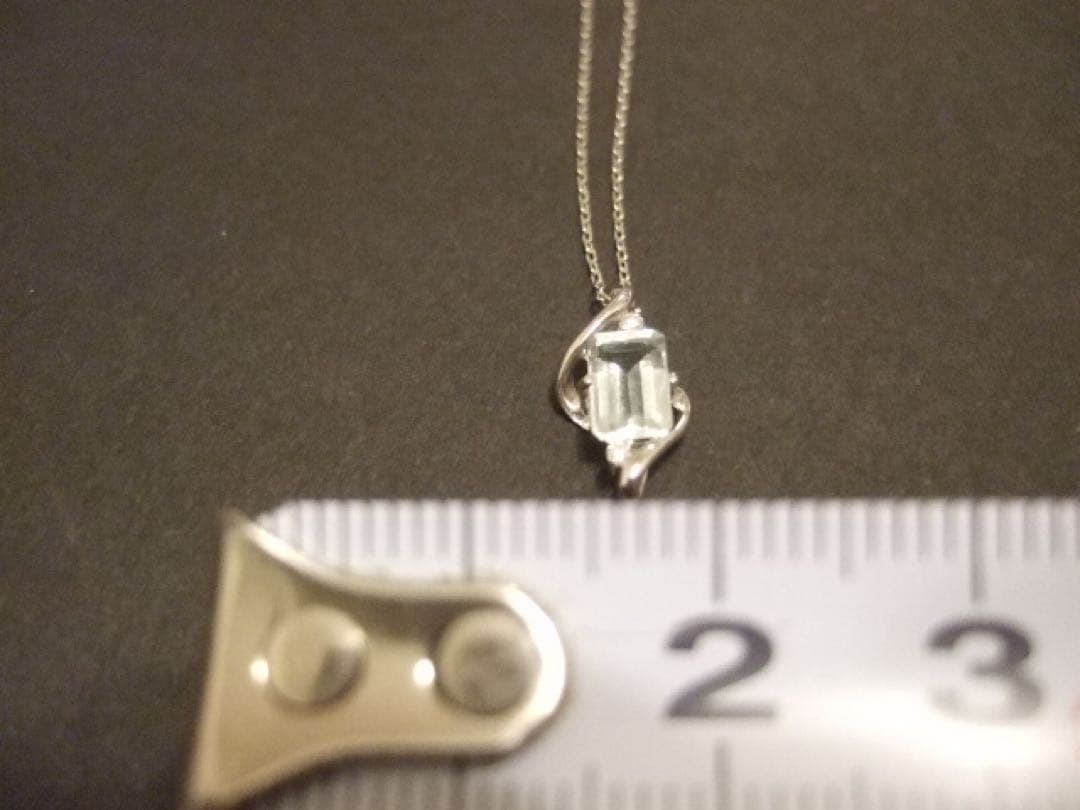 ベリテ？　ネックレス　K10WG 水晶？　クォーツ？